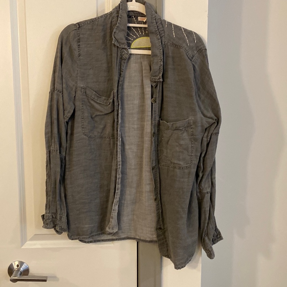 Sundry top, great for layering